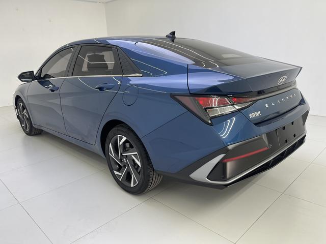 Hyundai Elantra 2023, фото 6
