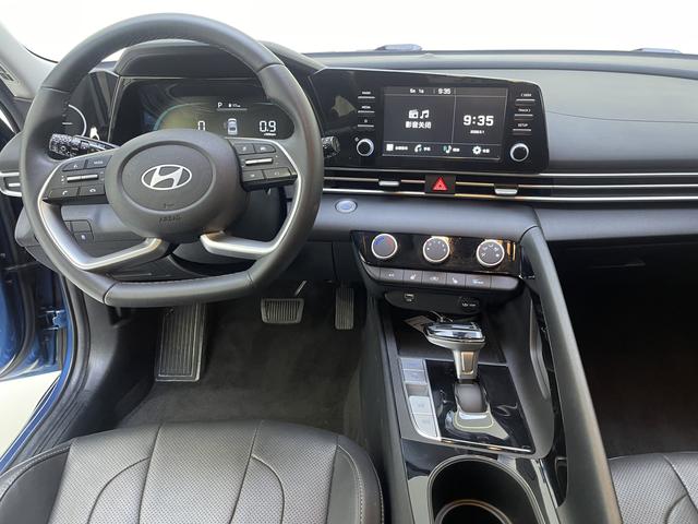 Hyundai Elantra 2023, фото 9