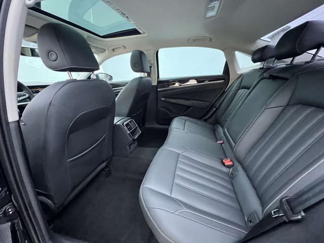 Volkswagen Passat 2022, фото 11