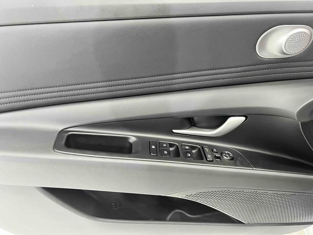 Hyundai Elantra 2023, фото 8