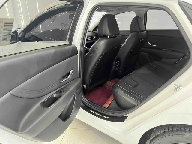 Hyundai Elantra 2023, фото 11