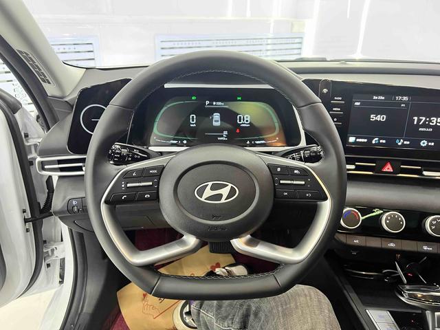 Hyundai Elantra 2023, фото 13