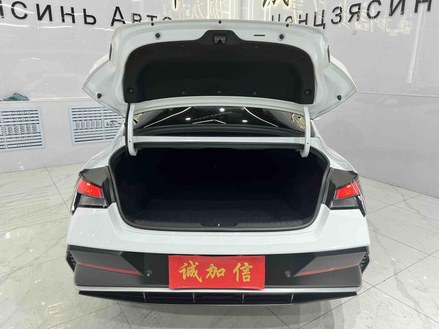 Hyundai Elantra 2023, фото 17