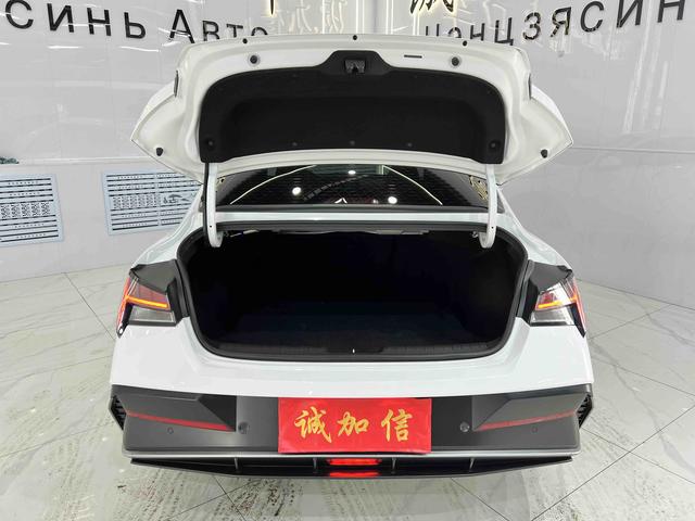 Hyundai Elantra 2023, фото 17