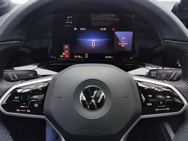 Volkswagen Golf 2023, фото 15