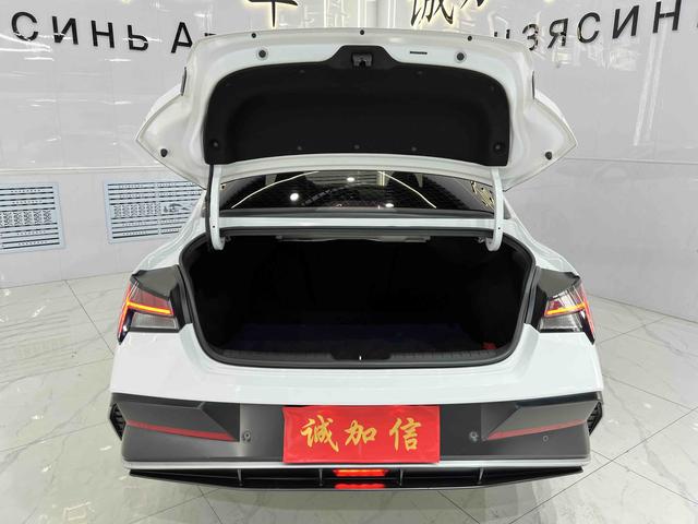 Hyundai Elantra 2023, фото 17