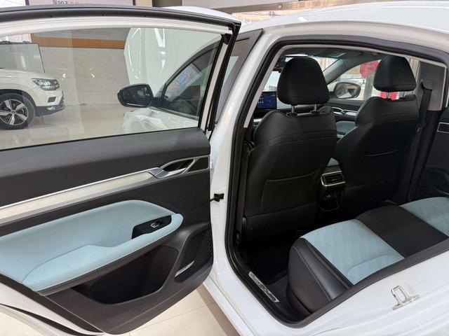 Geely Emgrand L 2022, фото 17