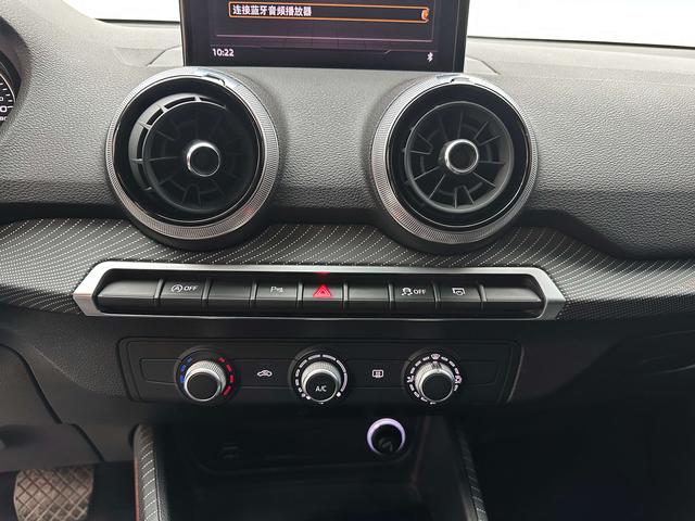 Audi Q2L 2022, фото 15