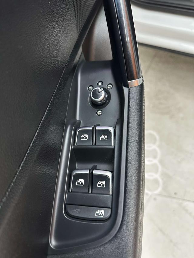 Audi Q2L 2022, фото 16