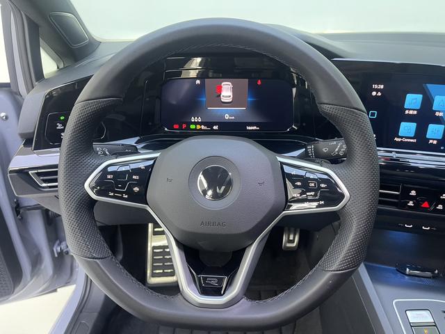Volkswagen Golf 2023, фото 10