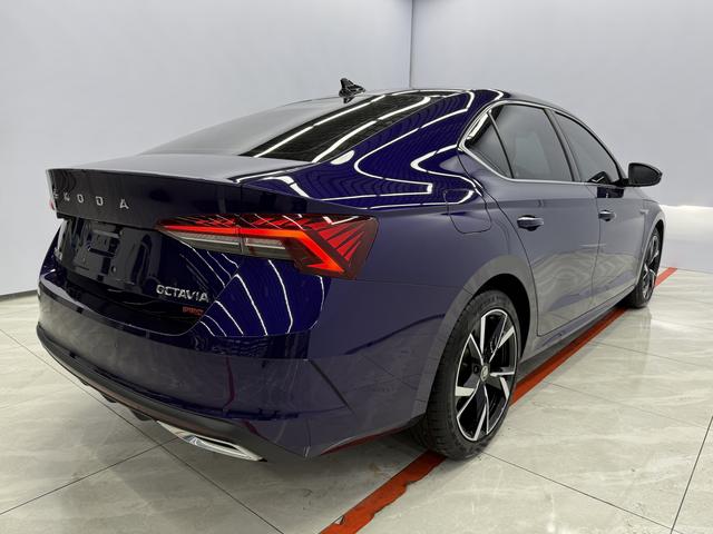 Skoda Octavia 2021, фото 6
