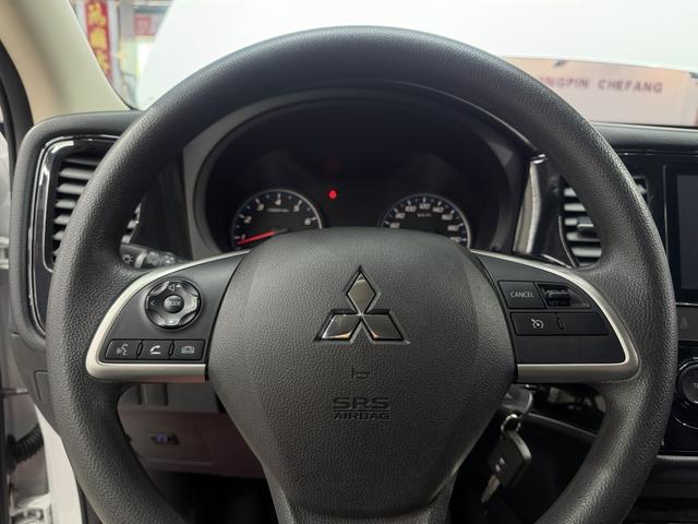 Mitsubishi Outlander 2021, фото 16
