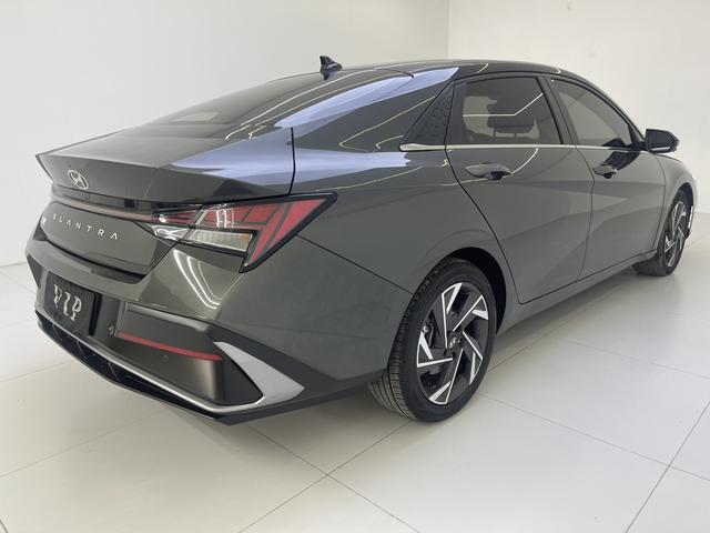 Hyundai Elantra 2023, фото 4