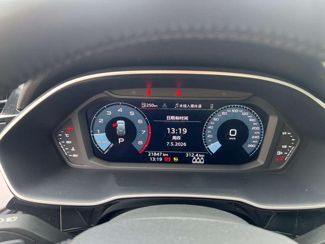 Audi Q3 2022, фото 10