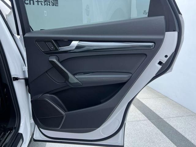 Audi Q5L 2022, фото 17
