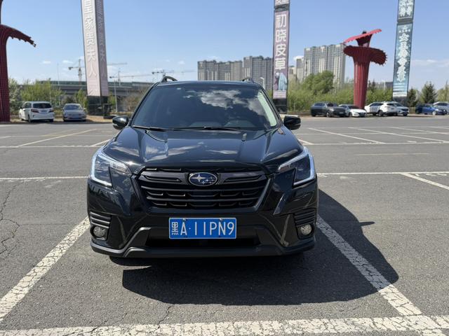Subaru Forester 2022, фото 2