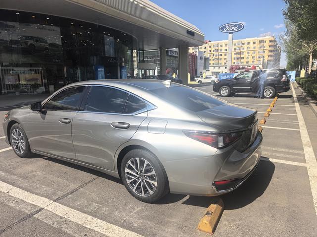 Lexus ES 2022, фото 4