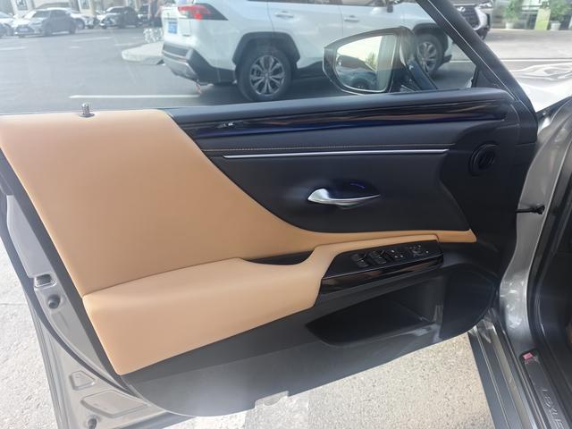 Lexus ES 2022, фото 9