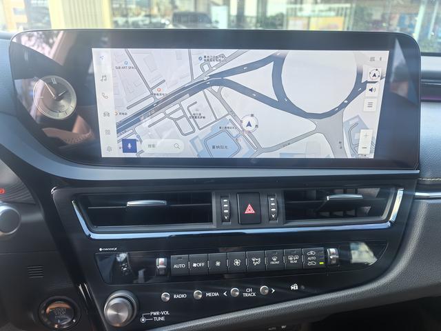 Lexus ES 2022, фото 11