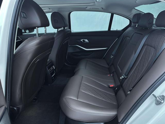 BMW 3 2023, фото 12