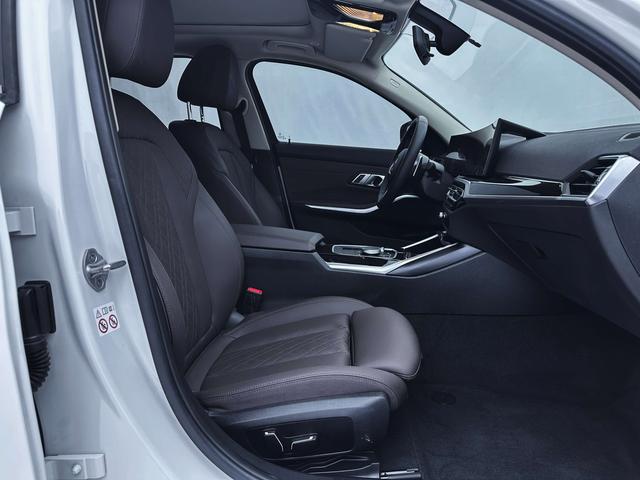 BMW 3 2023, фото 14