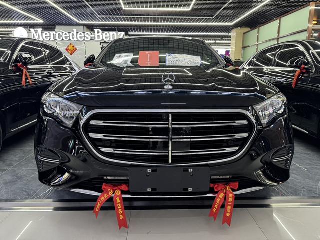 Mercedes-Benz E-Class 2024, фото 2
