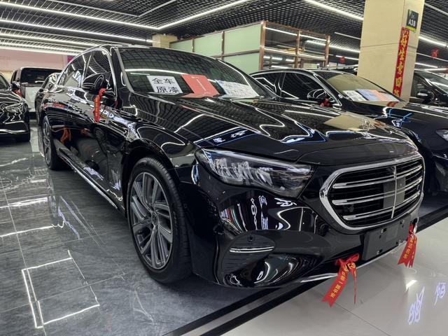 Mercedes-Benz E-Class 2024, фото 3