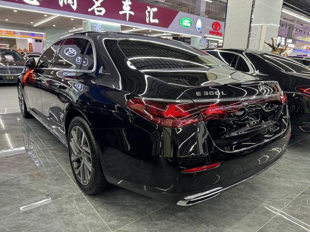 Mercedes-Benz E-Class 2024, фото 4