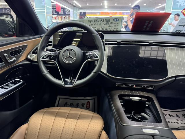 Mercedes-Benz E-Class 2024, фото 7