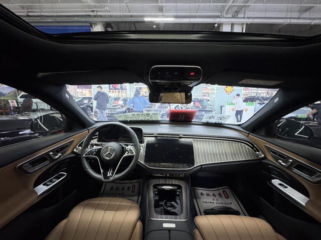Mercedes-Benz E-Class 2024, фото 8