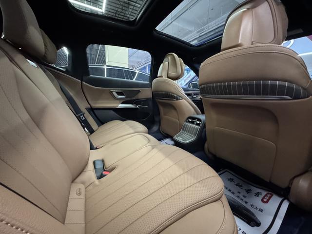 Mercedes-Benz E-Class 2024, фото 9