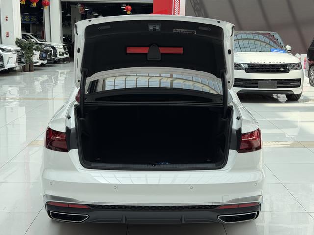 Audi A4L 2023, фото 15