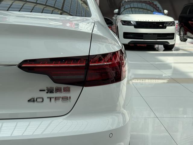 Audi A4L 2023, фото 17