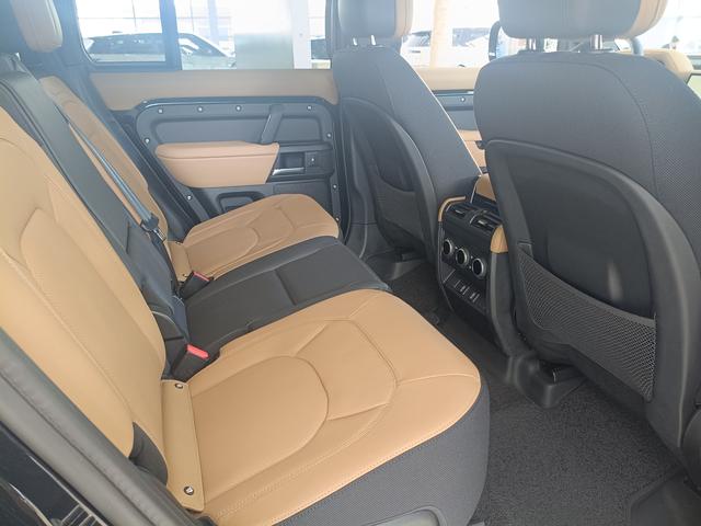 Land Rover Defender 2025, фото 17