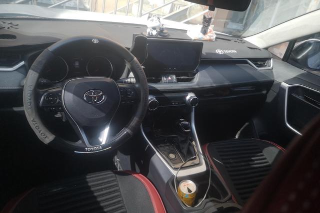 Toyota RAV4 2024, фото 14