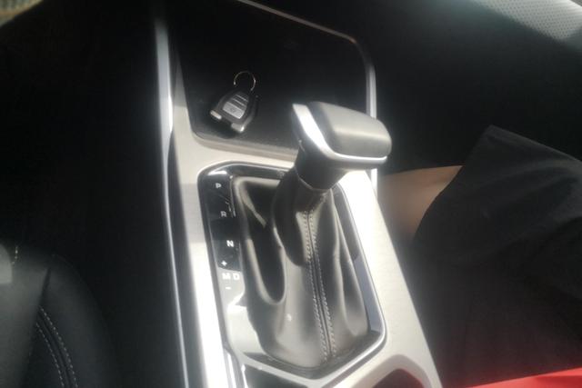 Geely Emgrand 2025, фото 16