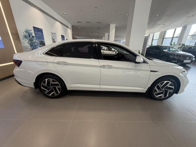 Volkswagen Jetta 2023, фото 4