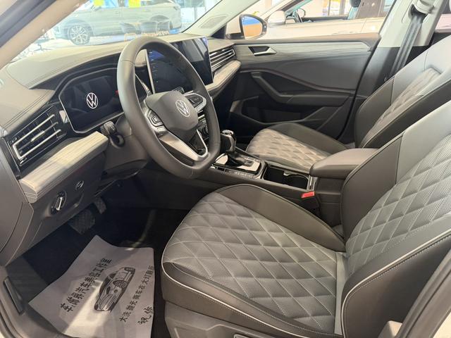 Volkswagen Jetta 2023, фото 9
