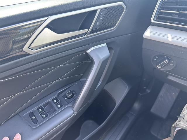 Volkswagen Tiguan 2023, фото 17