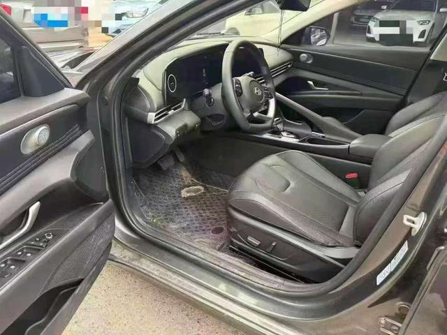 Hyundai Elantra 2023, фото 3
