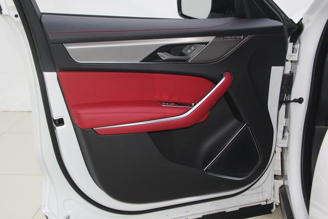 Jaguar F-PACE 2024, фото 16