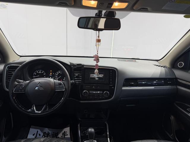 Mitsubishi Outlander 2021, фото 15