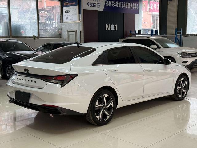 Hyundai Elantra 2022, фото 4