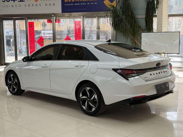 Hyundai Elantra 2022, фото 6