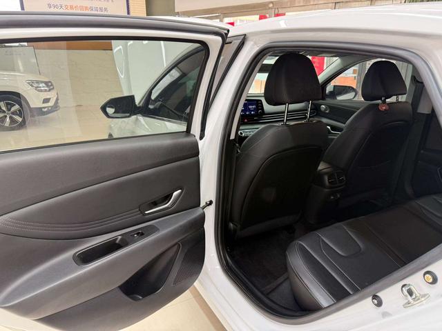 Hyundai Elantra 2022, фото 17
