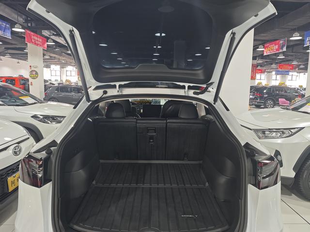 Tesla Model Y 2023, фото 14