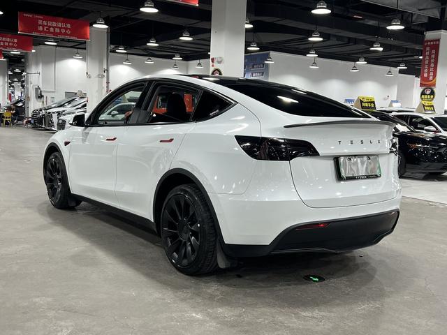 Tesla Model Y 2023, фото 17
