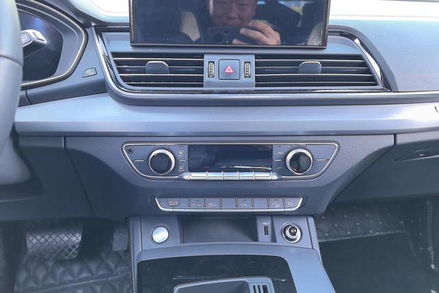 Audi Q5L 2023, фото 15