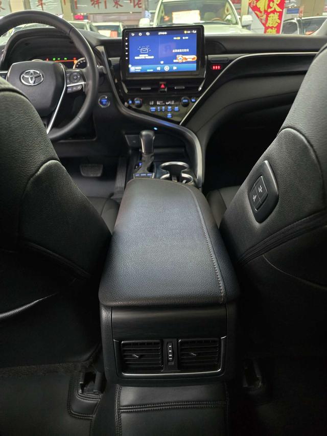 Toyota Camry 2022, фото 14