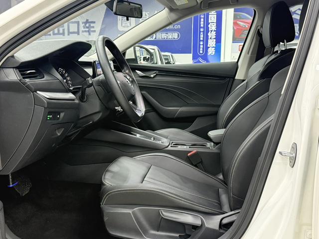 Skoda Octavia 2022, фото 16